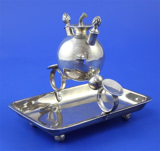 An Edwardian silver perpetual lighter/ashtray by Goldsmiths & Silversmiths Co Ltd, gross 11 oz.